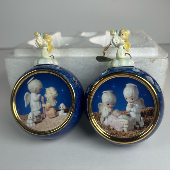 Pair Of Vintage Precious Moments Ceramic "A Savior Is Born" Ornaments New - Picture 1 of 4